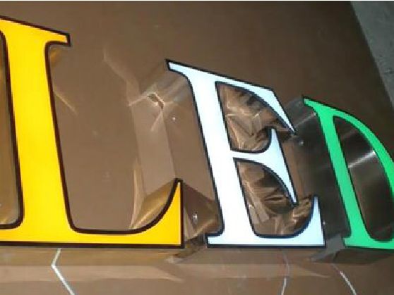 界首介绍LED招牌的基础知识。